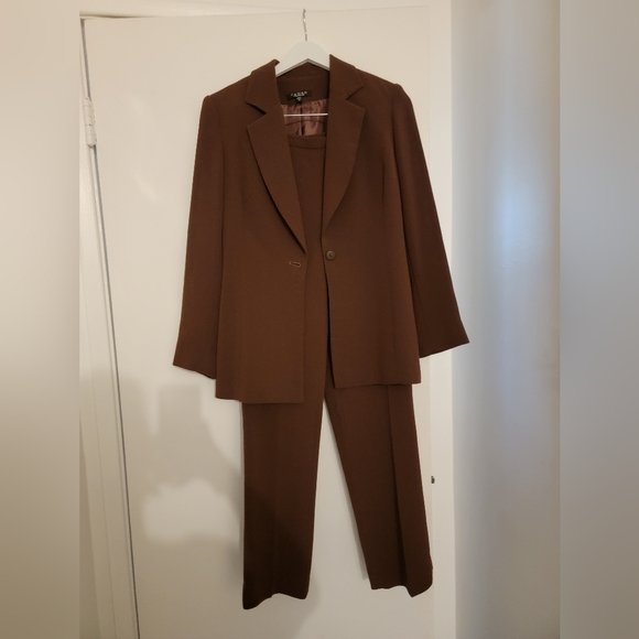 CameoElegant Brown Blazer and Pants Set Size 6 - Picture 1 of 9